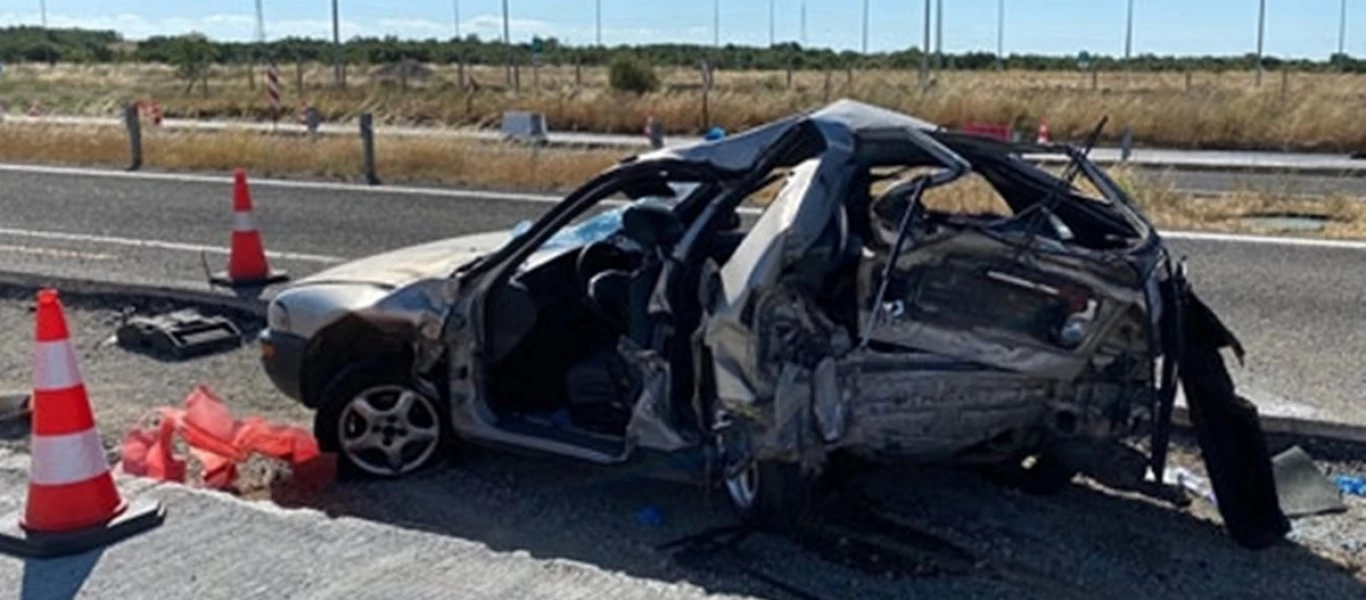 Αλεξανδρούπολη: Τροχαίο δυστύχημα με 7 νεκρούς - Άμορφη μάζα το ΙΧ (upd, βίντεο)